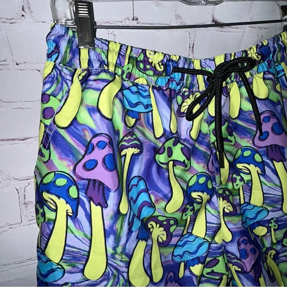 iHeartRaves MUSHROOM BRAIN CAMP SHORTS size‎ M - Picture 2 of 7